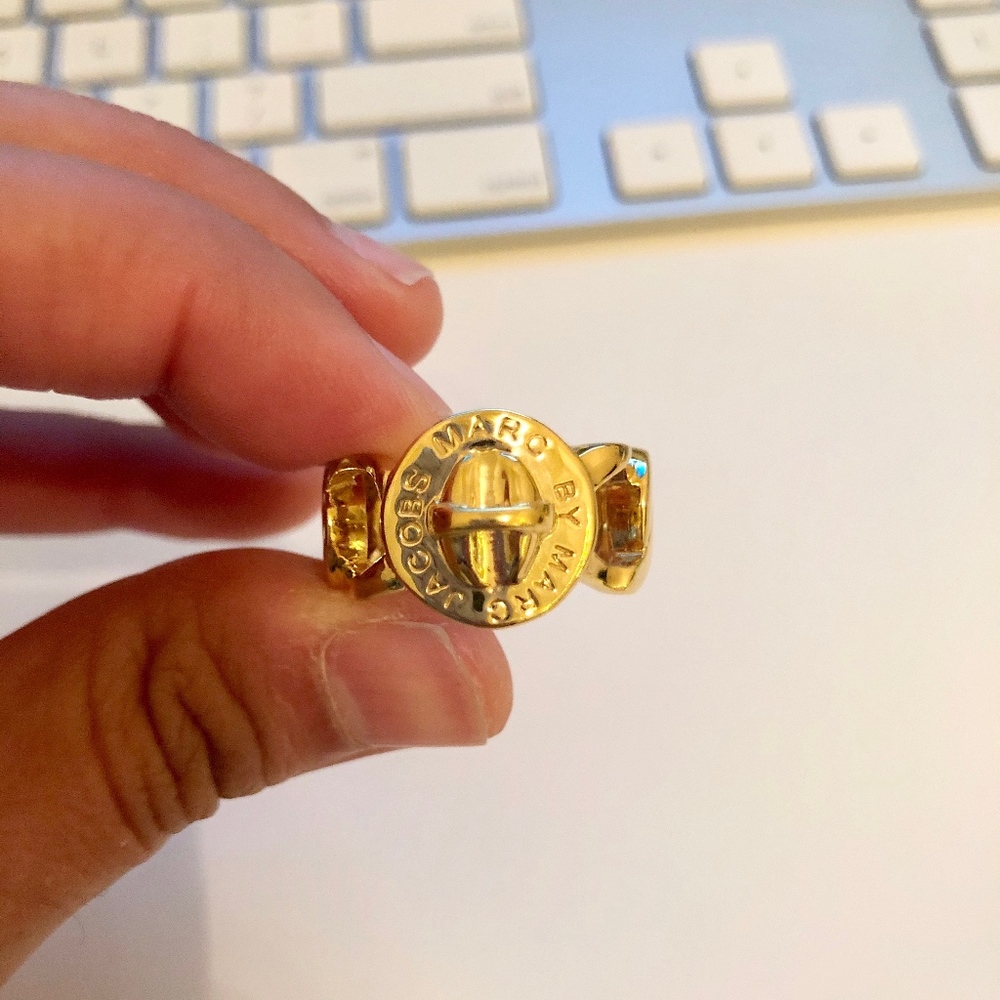 Marc Jacobs Katie logo Turn Lock ring.
